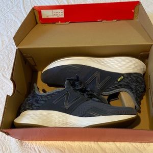 New never worn Grey Men’s New Balance Fresh Foam Roav